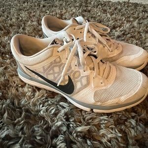 White Nike tennis shoes